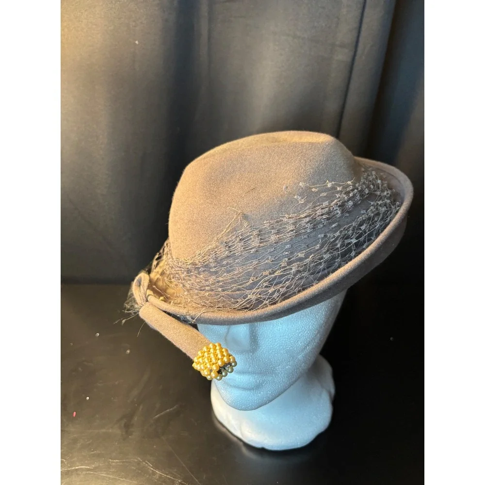 Vintage Linda Jane Hollywood Styles Taupe Wool Felt Hat Feather Netting 22